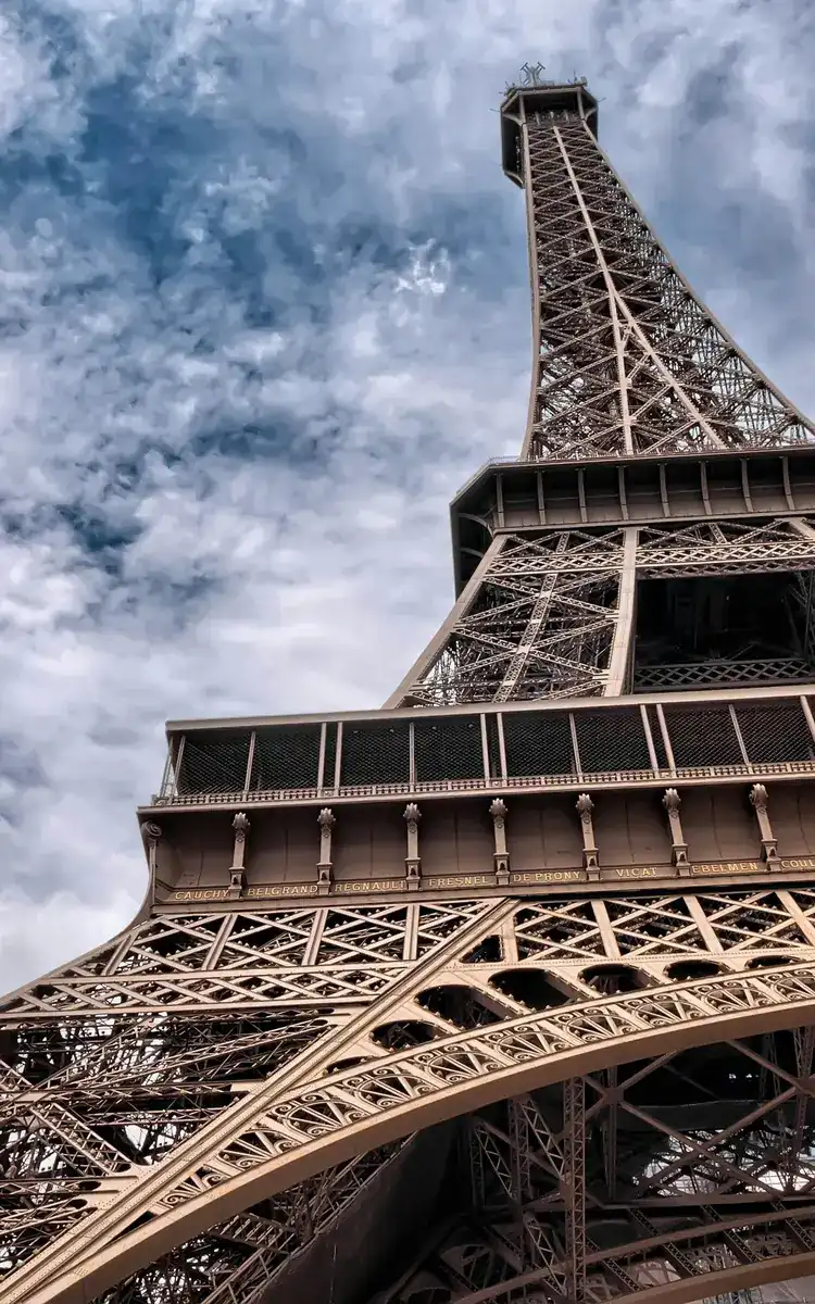 Eiffel Tower Paris - AI tour guide